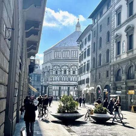 Duomo Apt With Mini Private Pool شقة *
